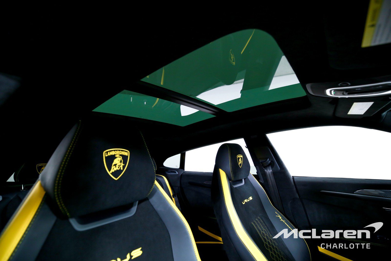 Used 2024 Lamborghini Urus Performante AWD/4WD image 29