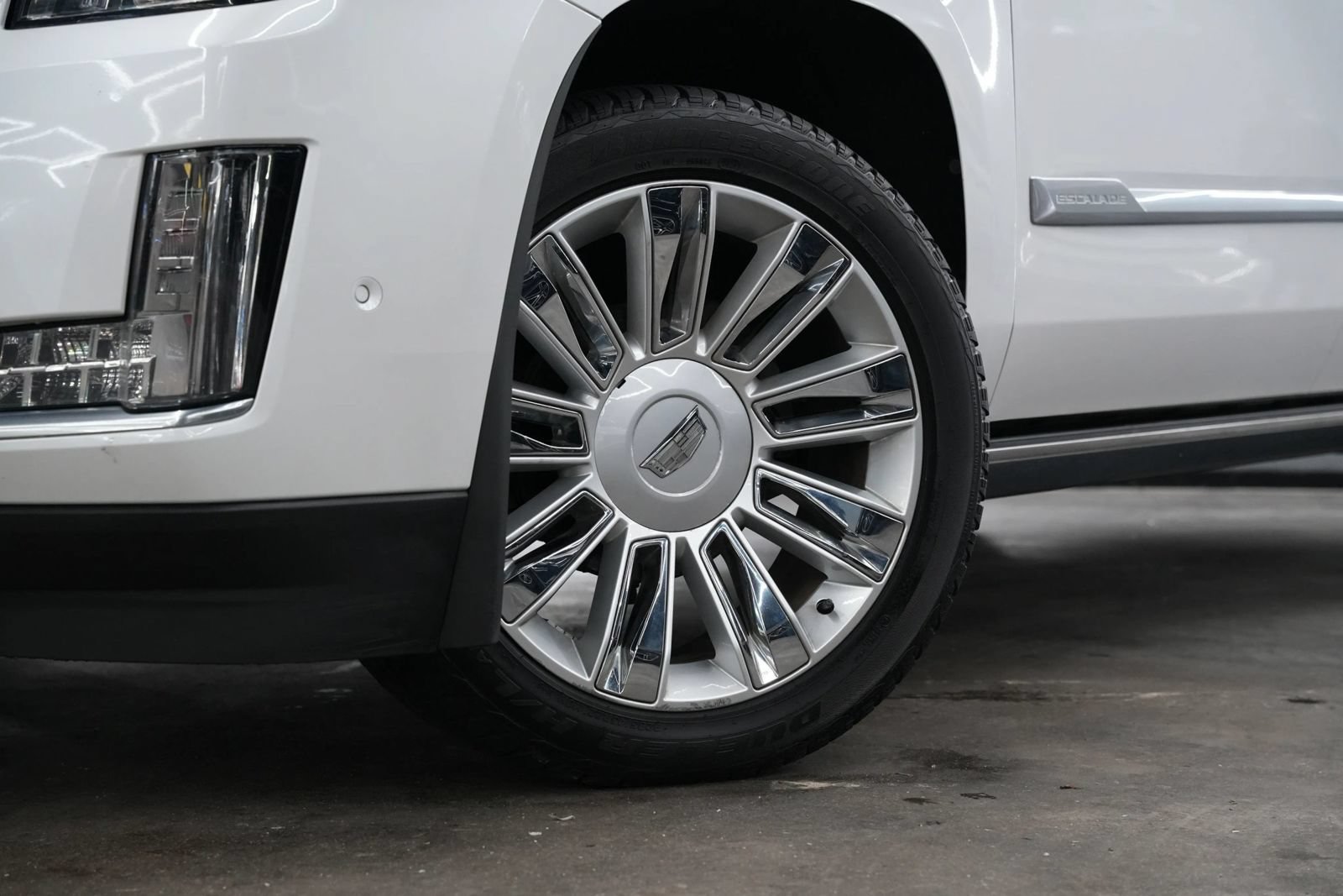 Used 2020 Cadillac Escalade ESV Platinum RWD image 3