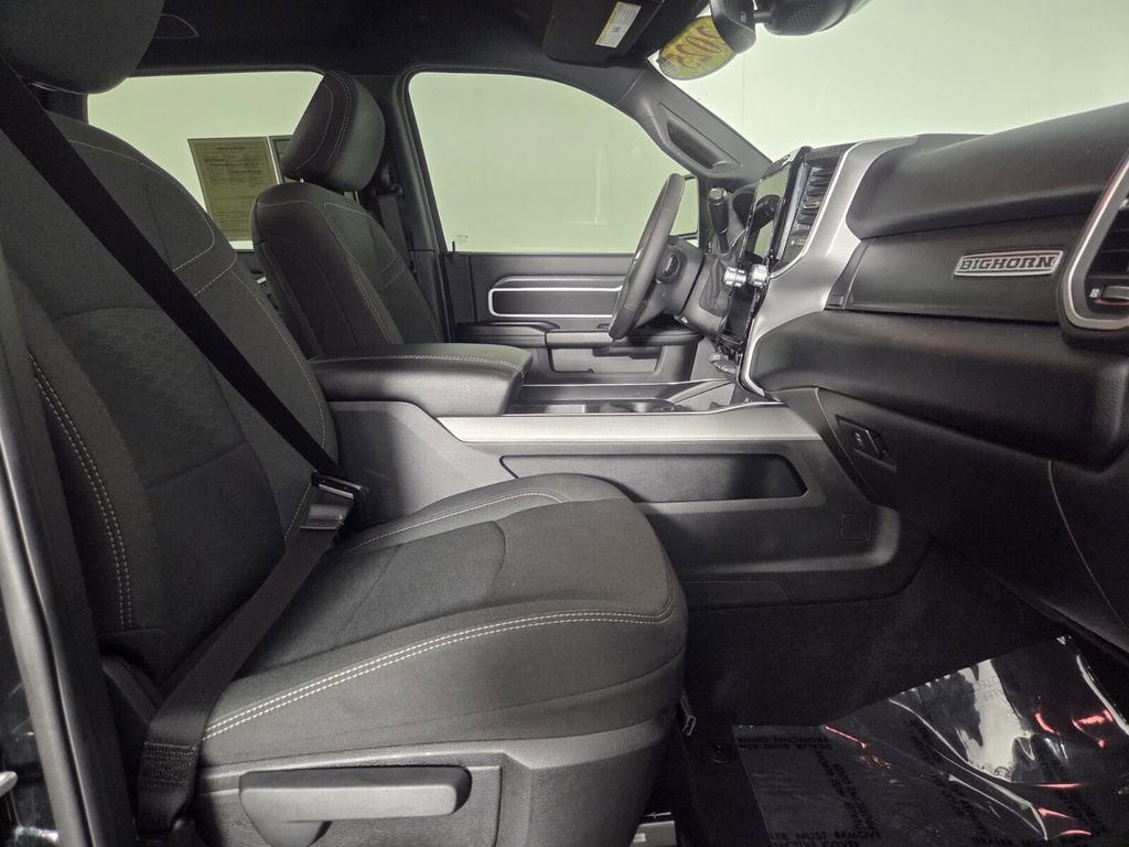 Used 2025 RAM 2500 Big Horn AWD/4WD image 32