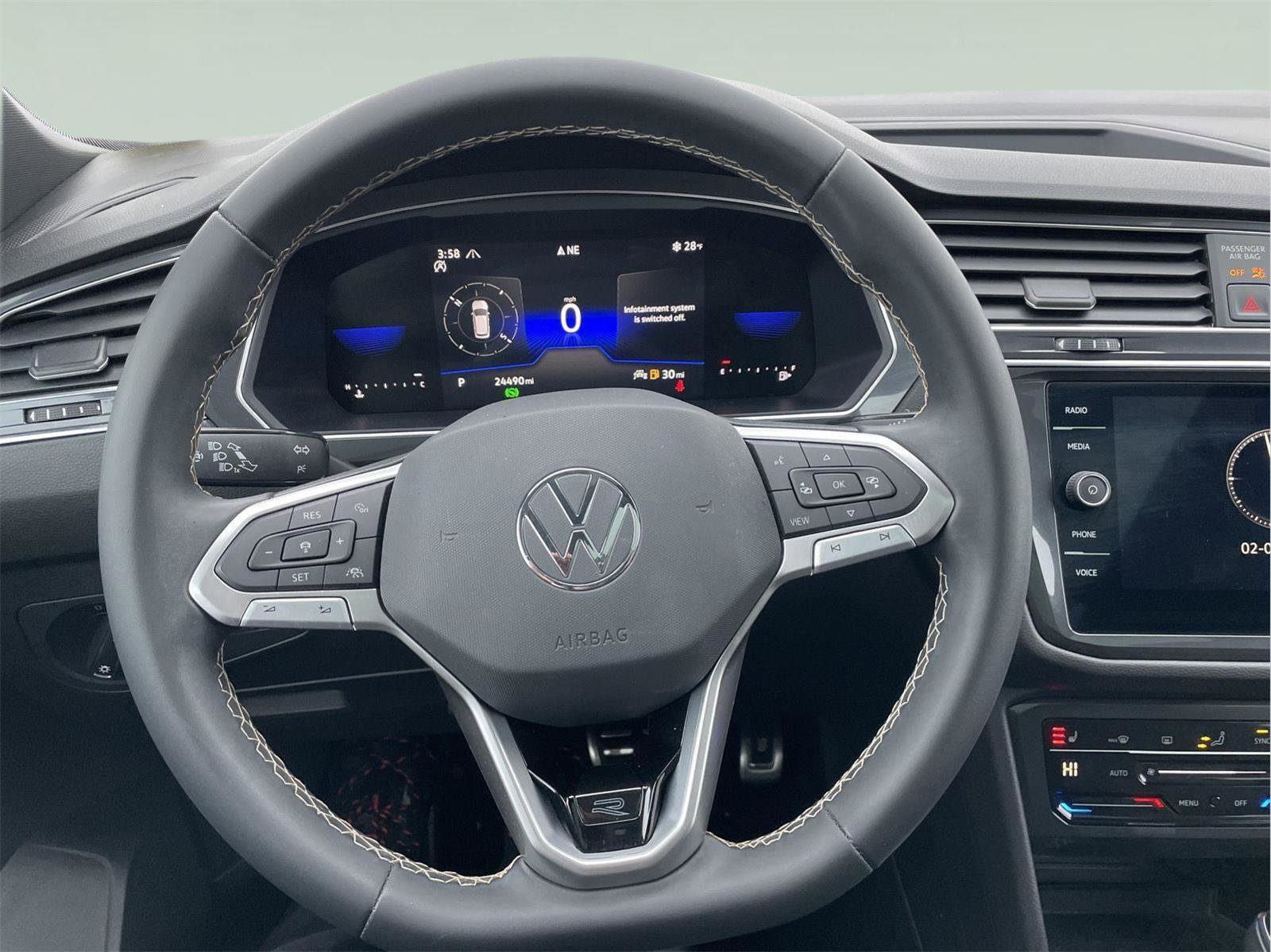 Used 2023 Volkswagen Tiguan SE R-Line image 26