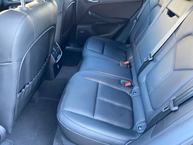 Certified 2025 Porsche Macan AWD/4WD image 22