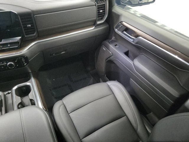 Used 2024 Chevrolet Silverado 1500 LT Trail Boss w/ Convenience Package II AWD/4WD image 16