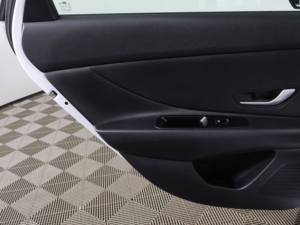 Used 2025 Hyundai Elantra Blue image 21