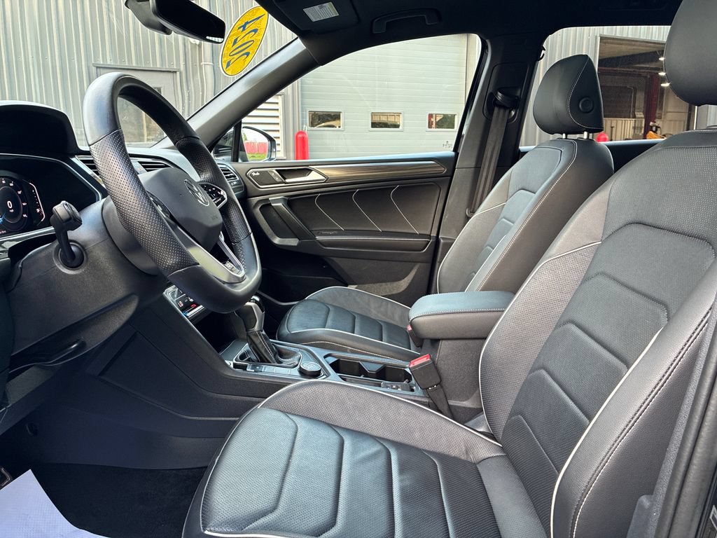 Used 2024 Volkswagen Tiguan SEL R-Line AWD/4WD image 10