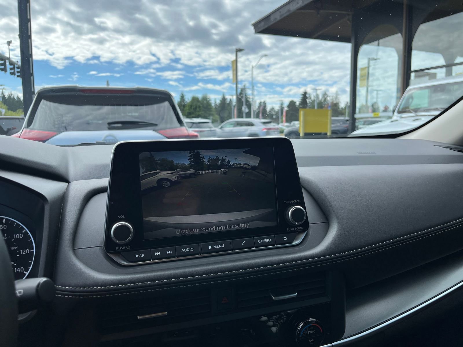 Used 2025 Nissan Rogue SV AWD/4WD image 25