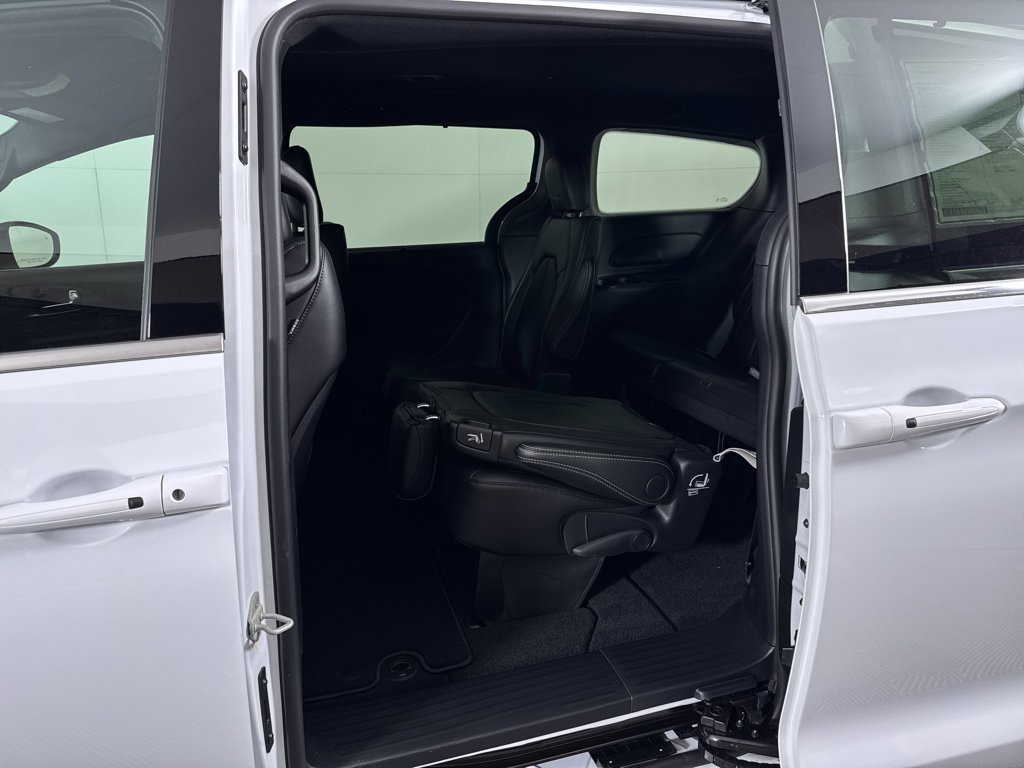 New 2026 Chrysler Voyager LX FWD image 16