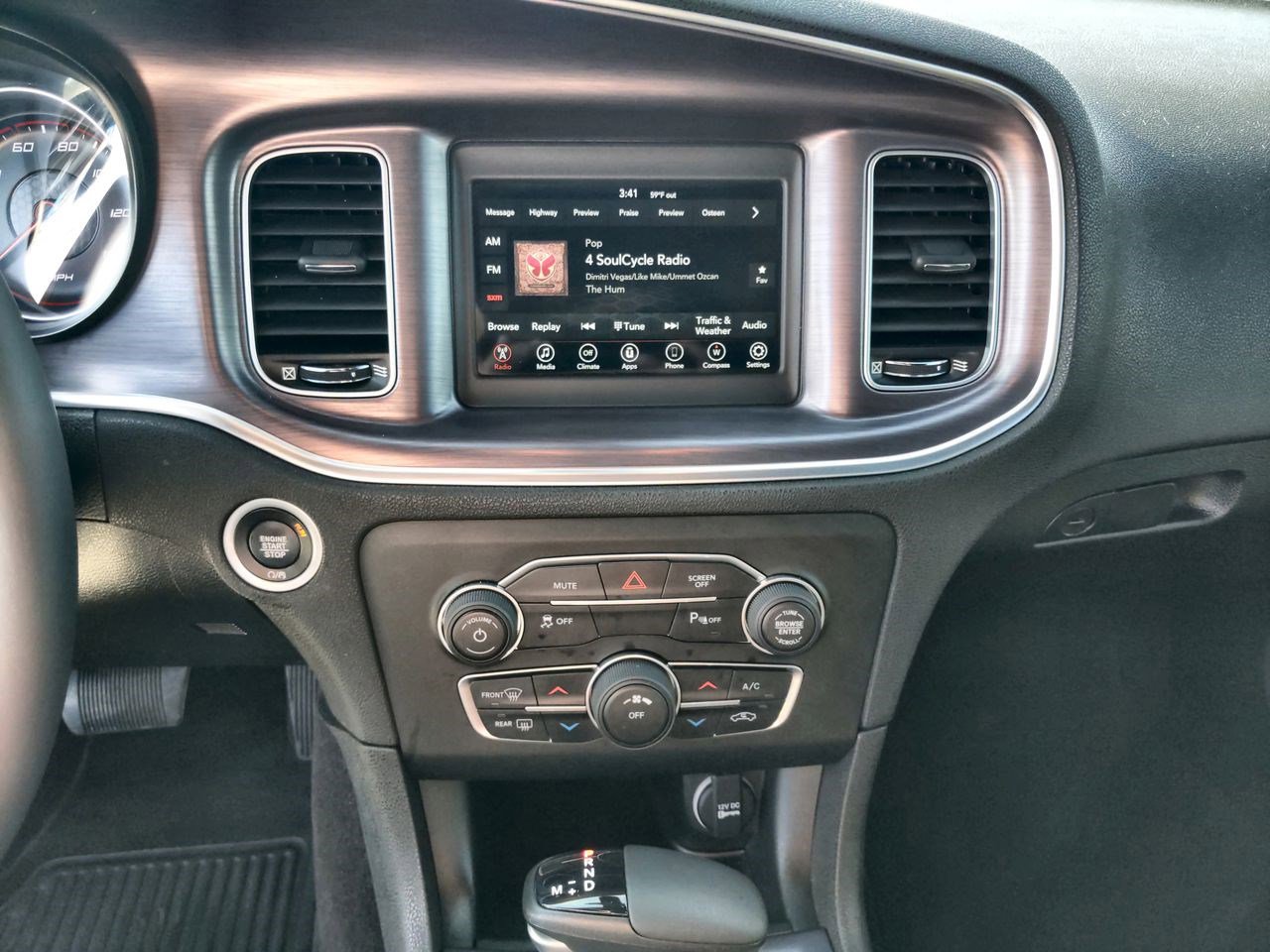 Used 2018 Dodge Charger SXT RWD image 12