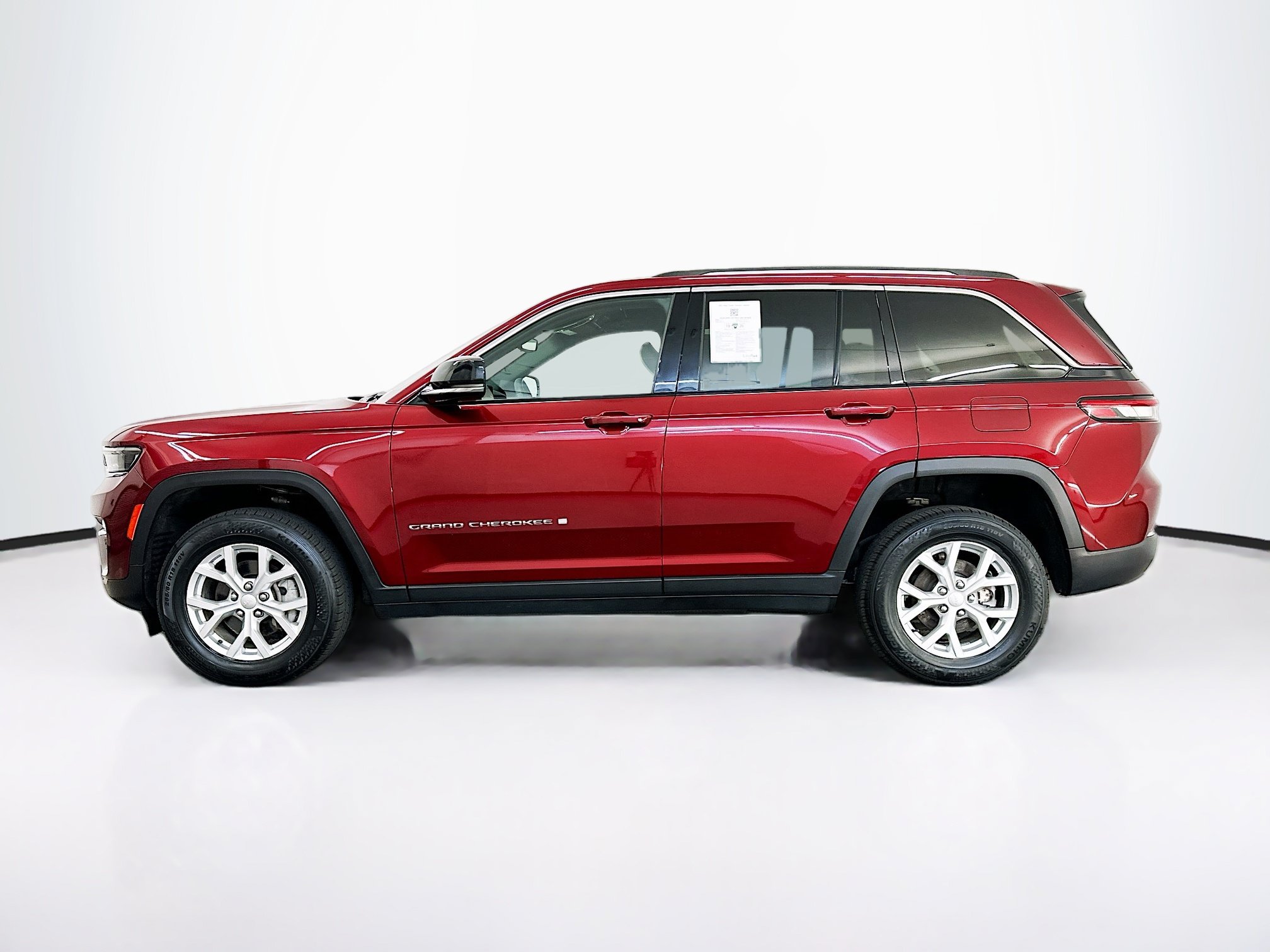 Used 2023 Jeep Grand Cherokee Limited AWD/4WD image 4