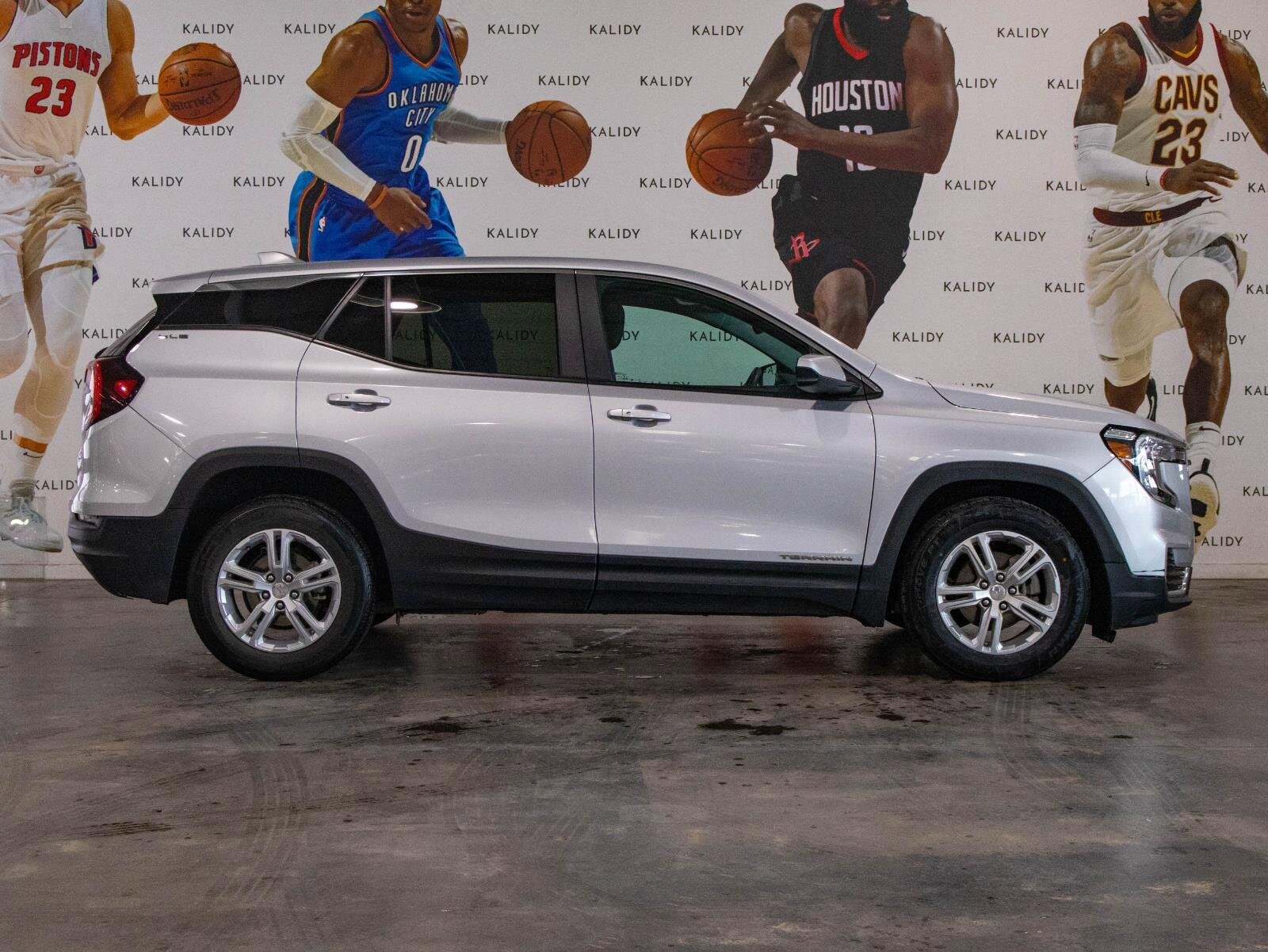 Used 2022 GMC Terrain SLE image 17