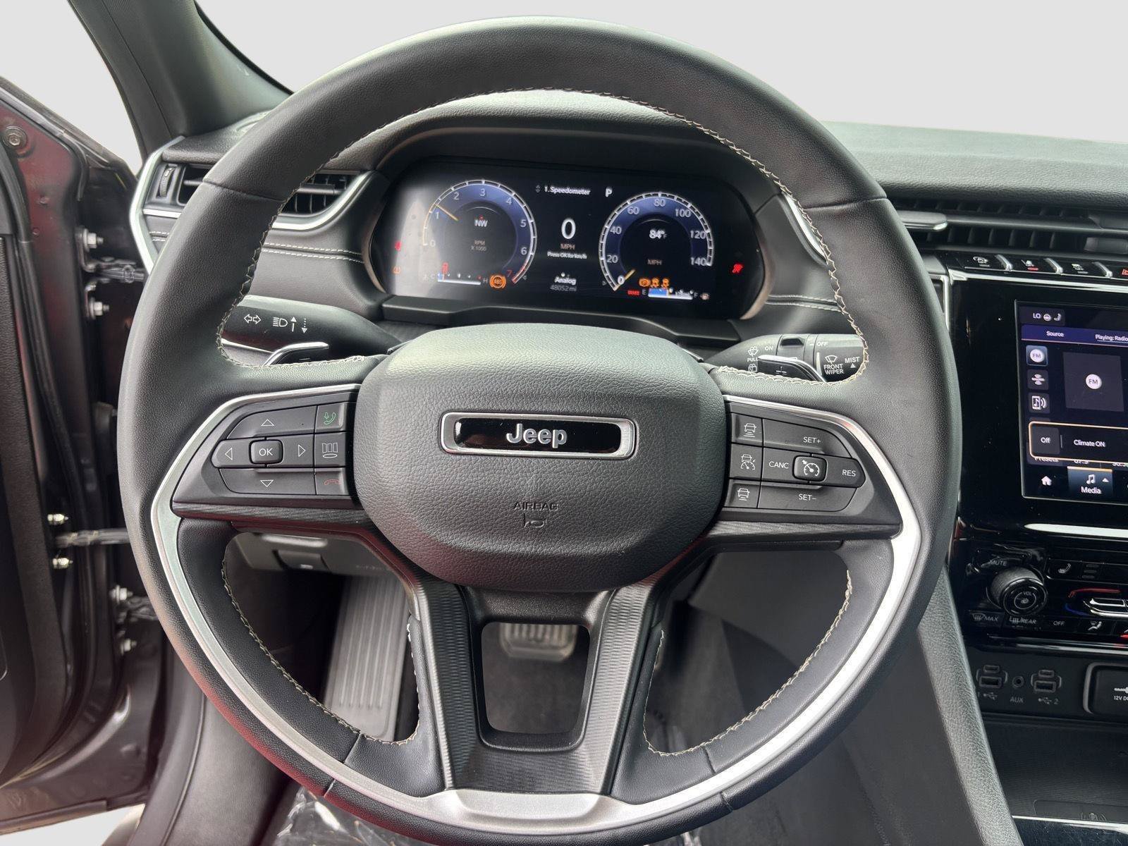 Used 2024 Jeep Grand Cherokee Altitude AWD/4WD image 10
