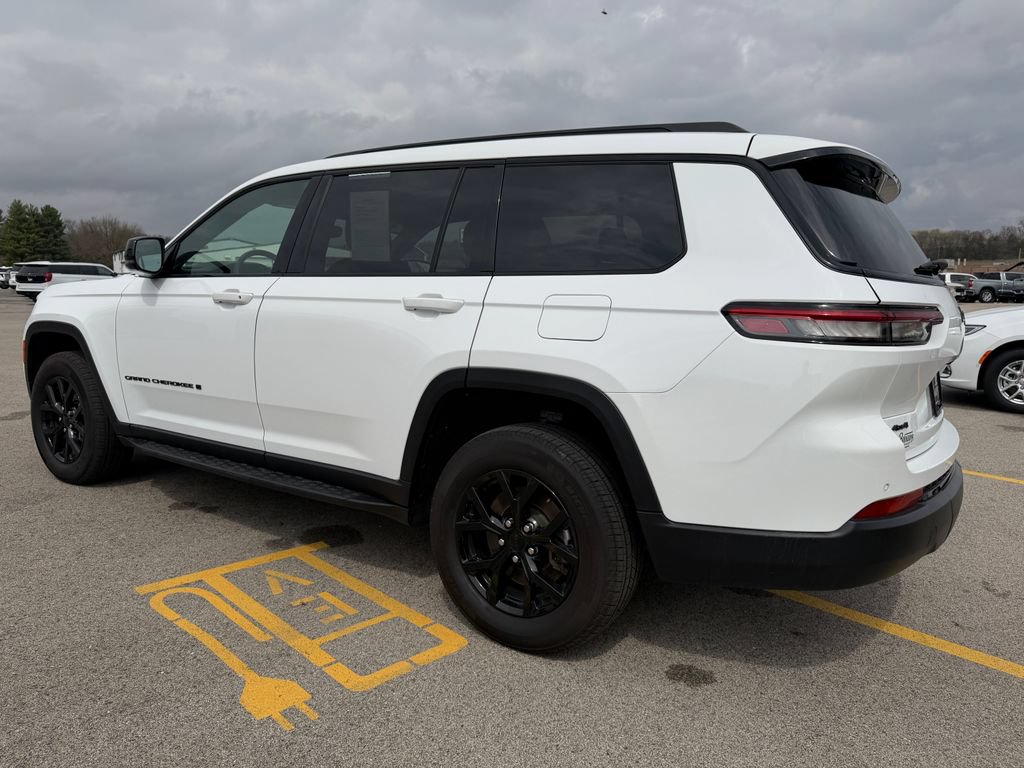 Used 2024 Jeep Grand Cherokee L Altitude AWD/4WD image 11