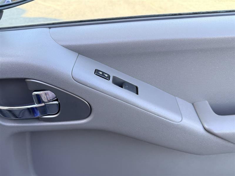 Used 2014 Nissan Frontier SV RWD image 15