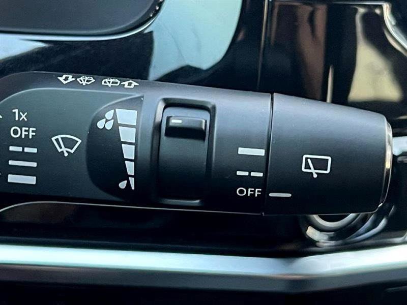 Used 2023 Nissan Pathfinder SL w/ Lighting Package (N92) image 29