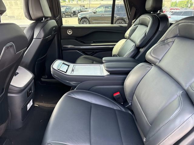 New 2025 Lincoln Navigator Reserve w/ Jet Appearance Package image 18