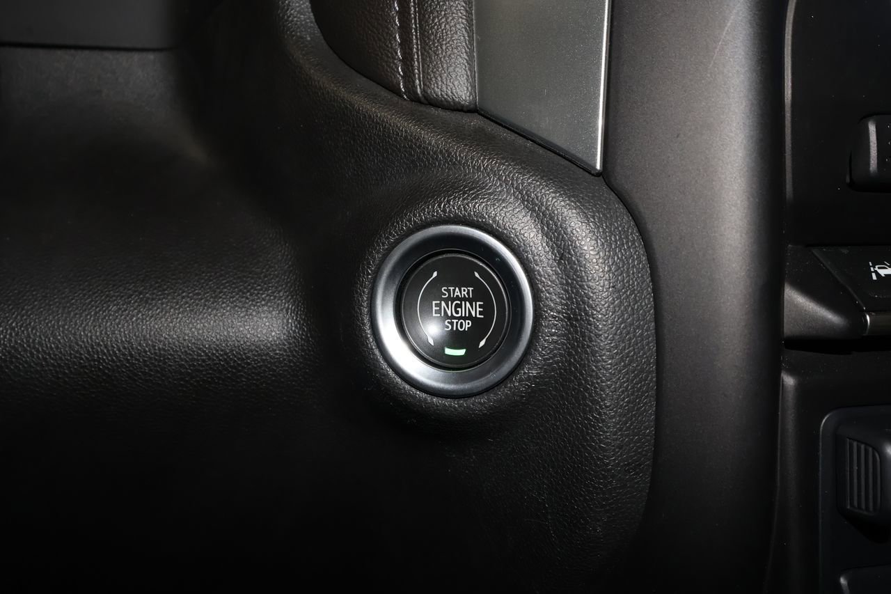 Certified 2020 Chevrolet Silverado 1500 LTZ w/ Technology Package image 18