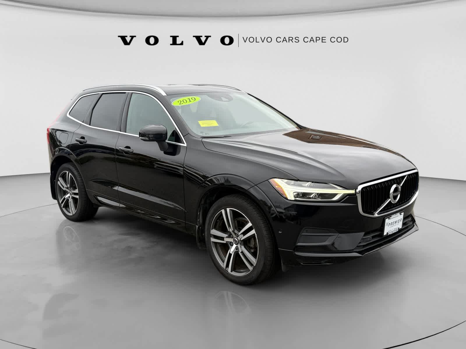 Used 2019 Volvo XC60 T5 Momentum w/ Protection Package AWD/4WD image 1