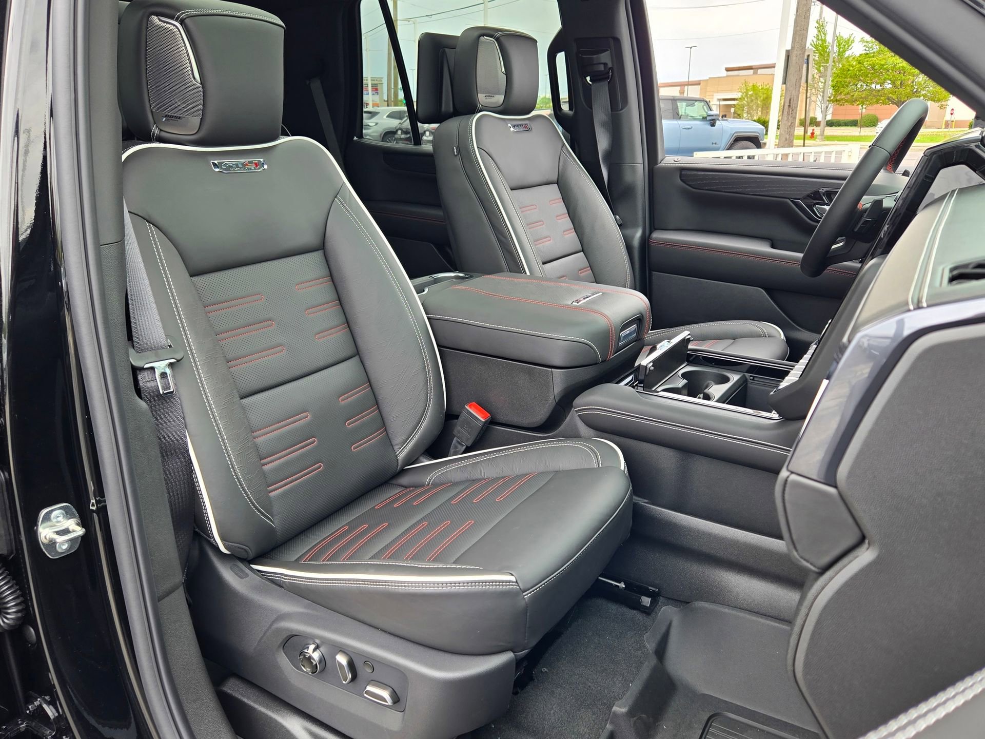 New 2026 GMC Yukon AT4 Ultimate w/ LPO, Floor Liner Package AWD/4WD image 21