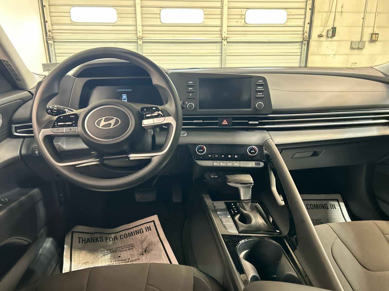Used 2026 Hyundai Elantra Hybrid w/ Cargo Package FWD image 4