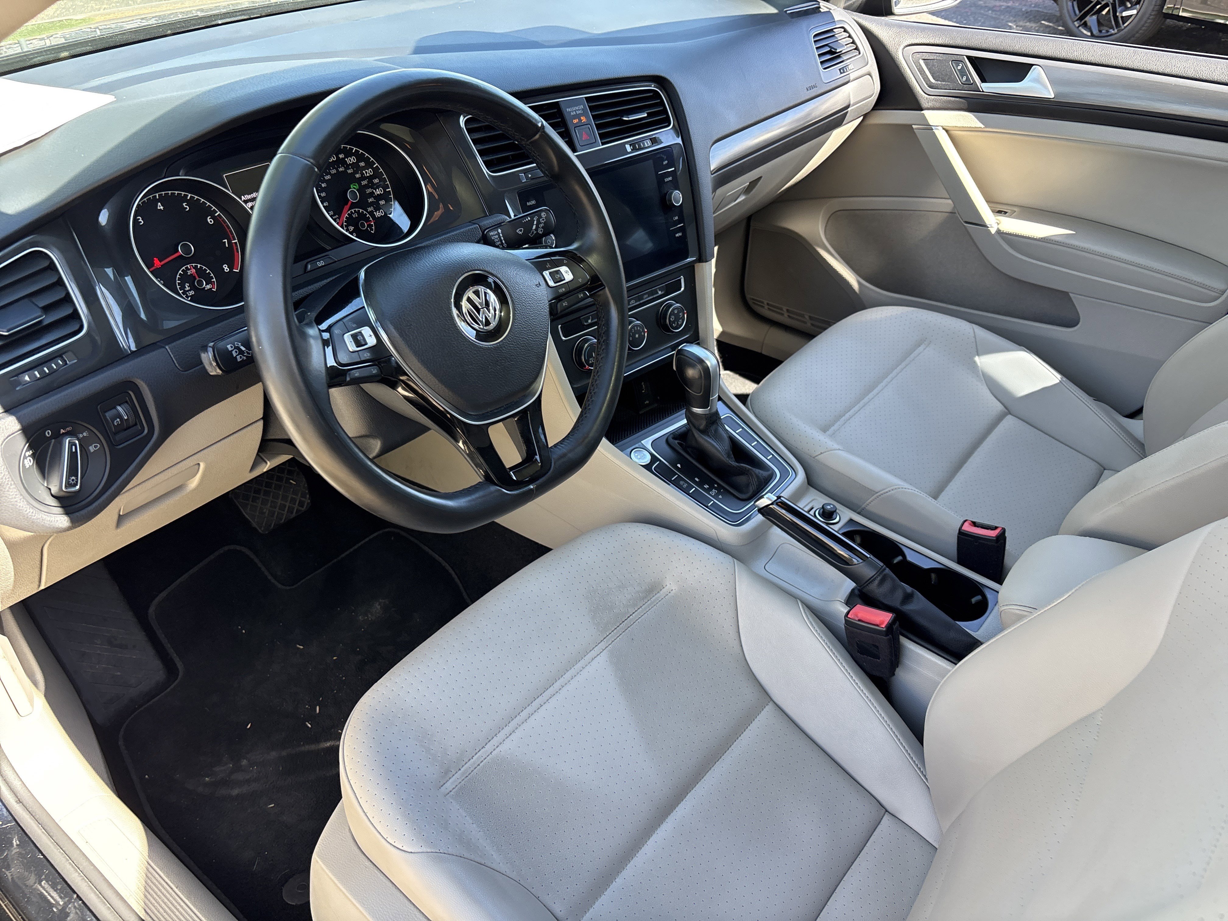 Used 2019 Volkswagen Golf SE w/ Driver Assistance Package image 17
