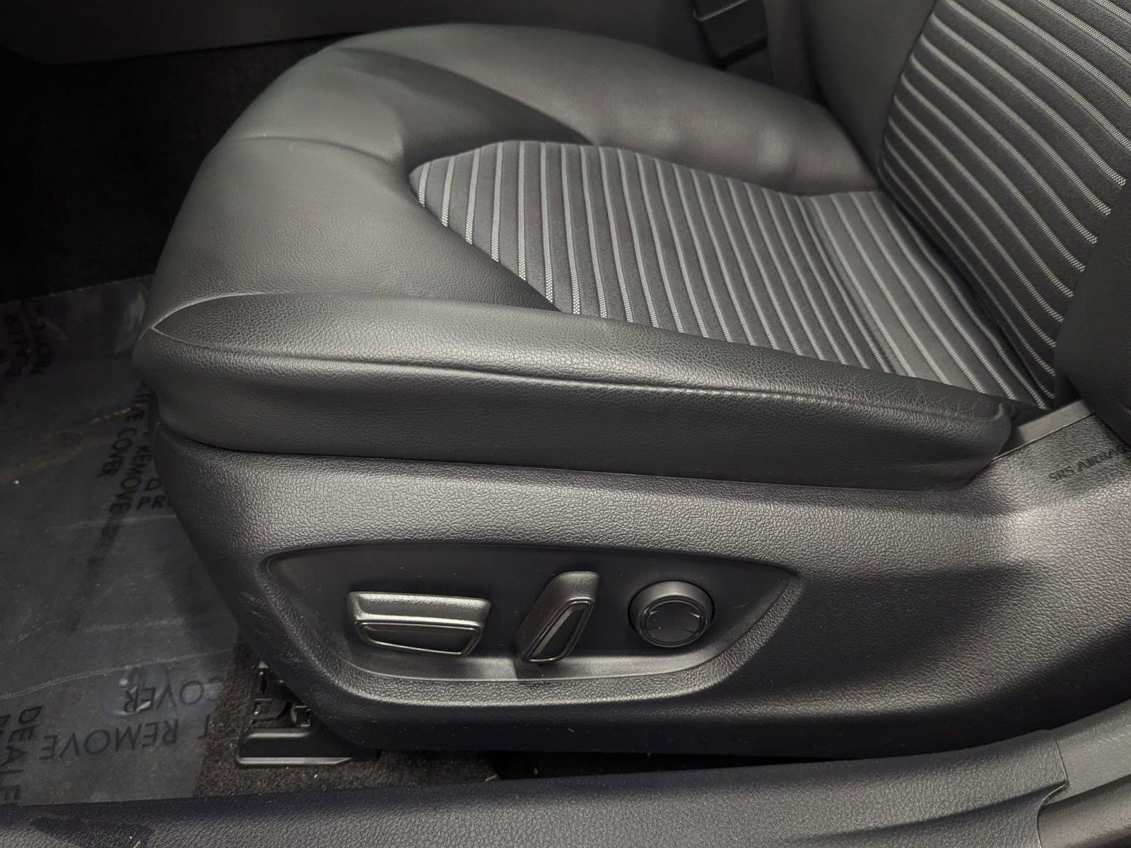 Used 2023 Toyota Camry SE image 11