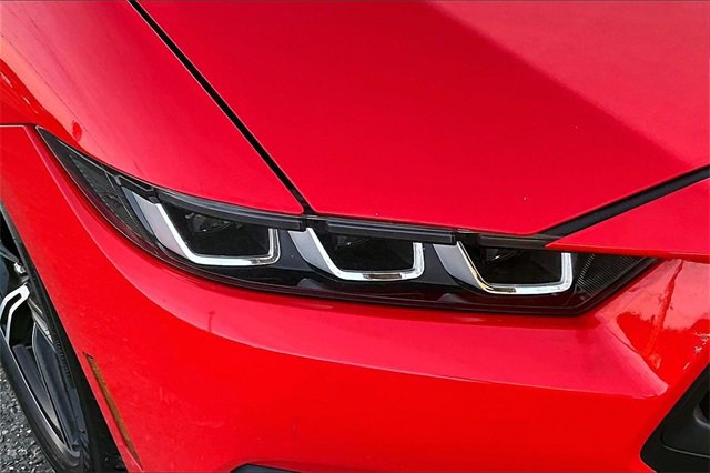 Used 2024 Ford Mustang Convertible image 28