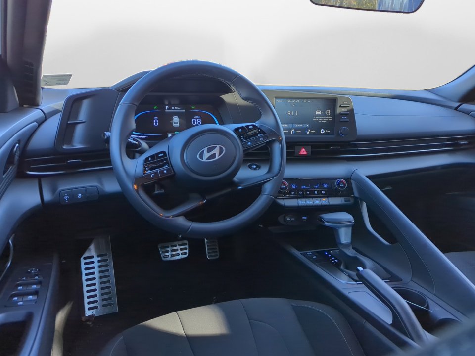 Certified 2025 Hyundai Elantra Sport image 11