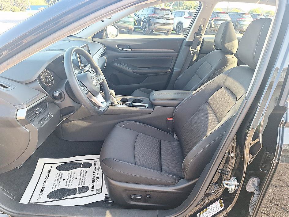Certified 2025 Nissan Altima 2.5 SV FWD image 11