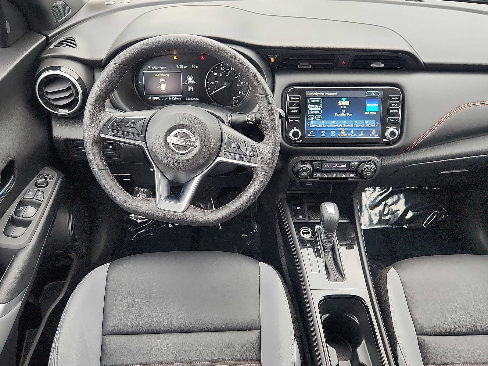 Used 2023 Nissan Kicks SR w/ SR Premium Package FWD image 11