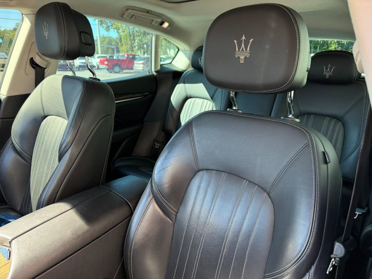 Used 2019 Maserati Levante GranLusso AWD/4WD image 28