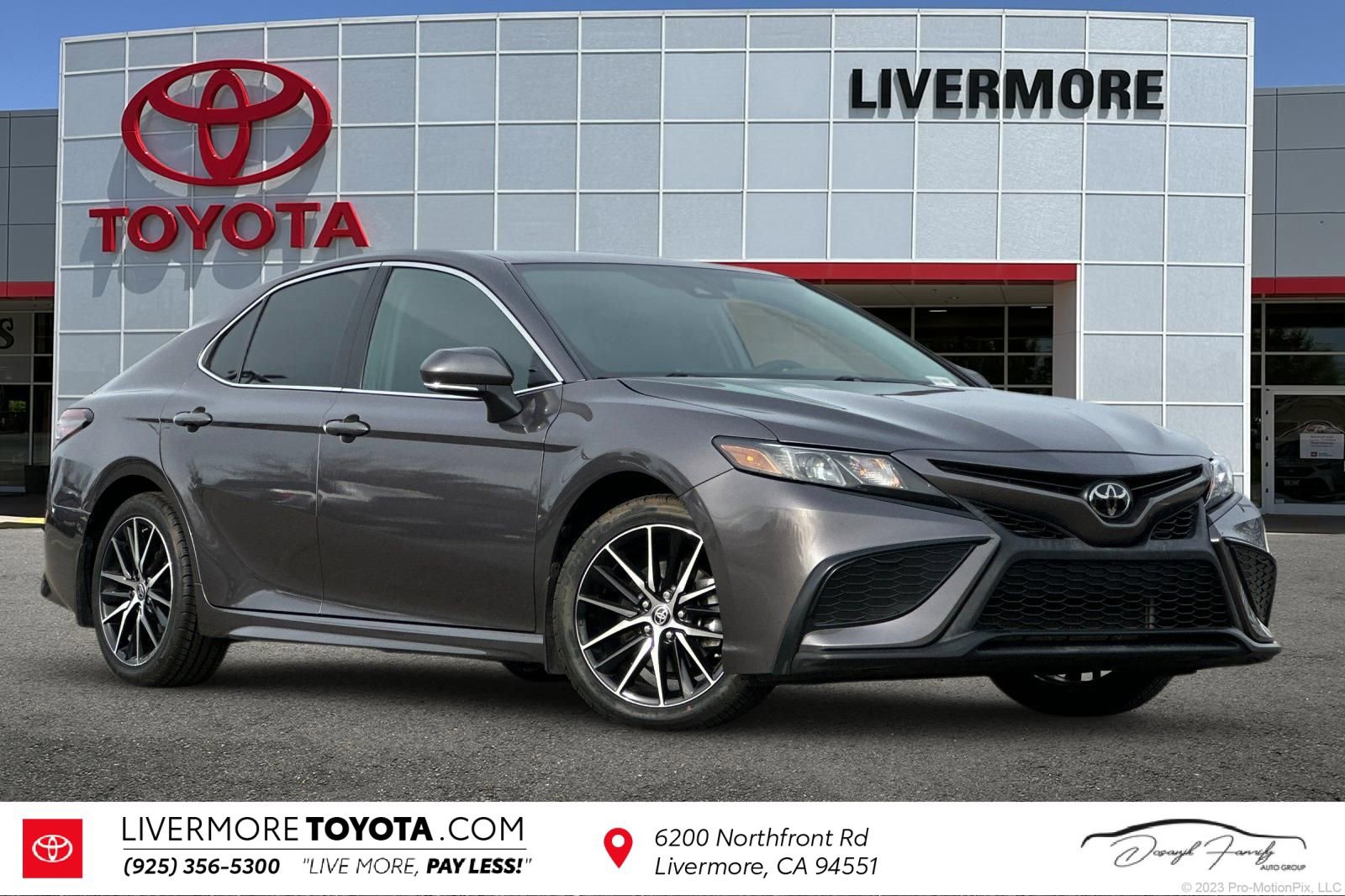 Used 2024 Toyota Camry SE image 1