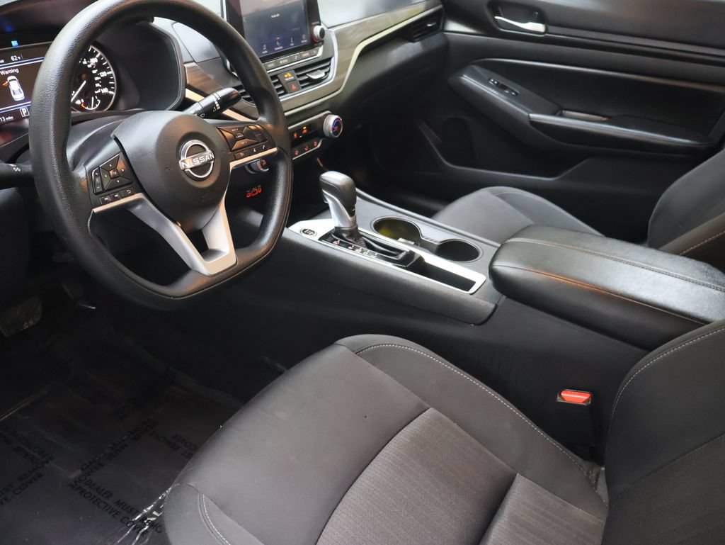 Used 2025 Nissan Altima 2.5 SV FWD image 18