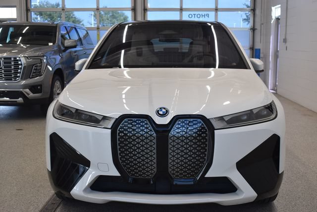 Used 2023 BMW iX xDrive50 w/ Sport Package AWD/4WD image 3
