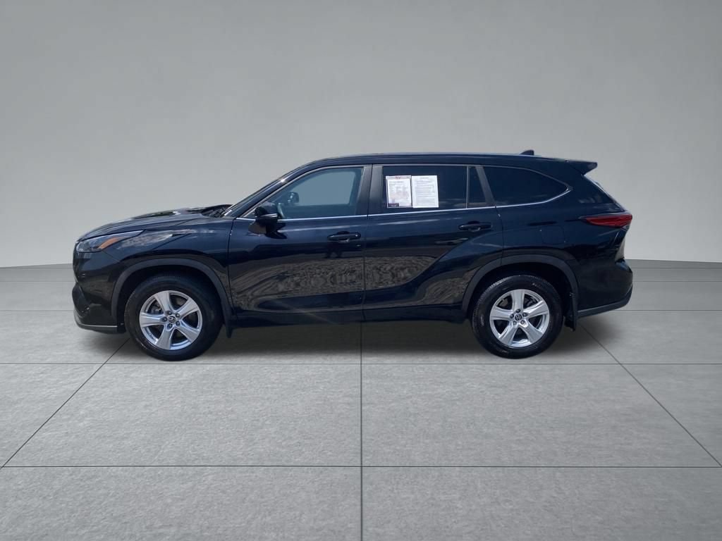 Used 2023 Toyota Highlander L FWD image 4