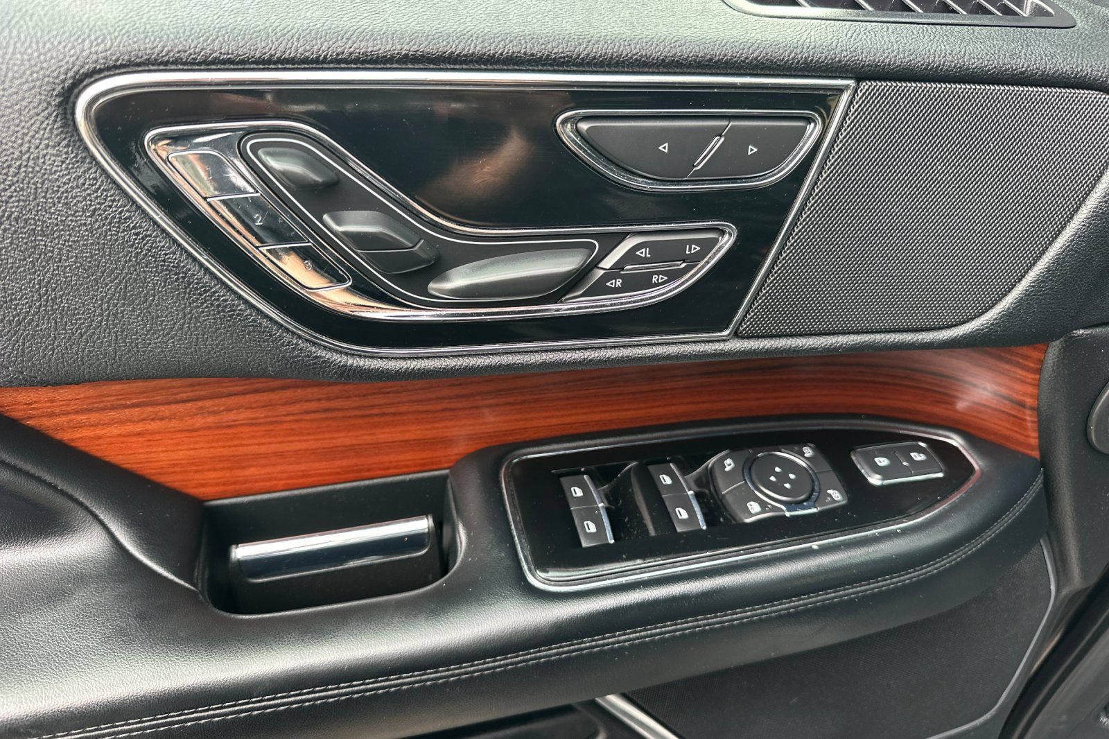 Used 2020 Lincoln Navigator Reserve RWD image 10