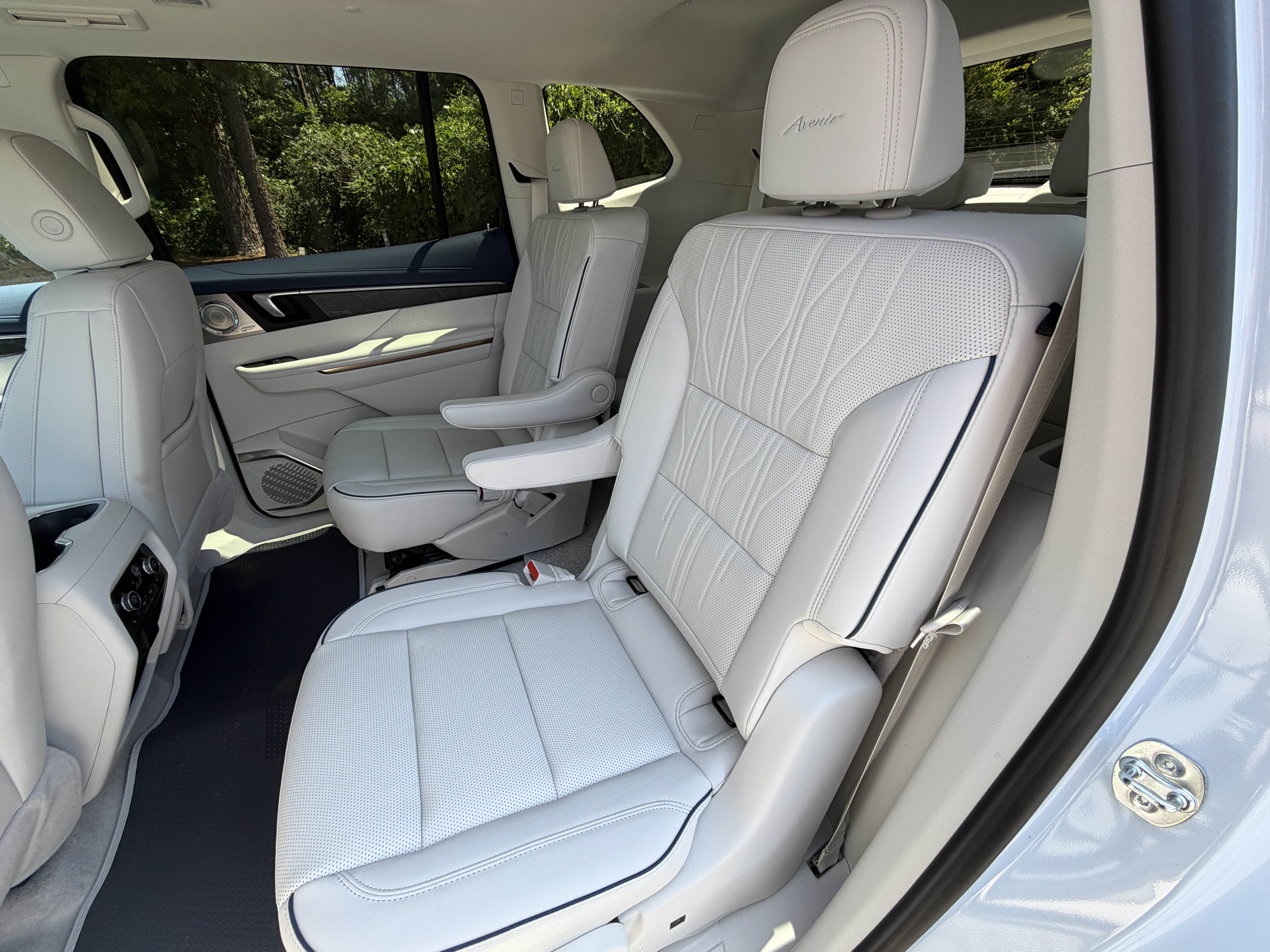 New 2026 Buick Enclave Avenir w/ Super Cruise Package FWD image 17