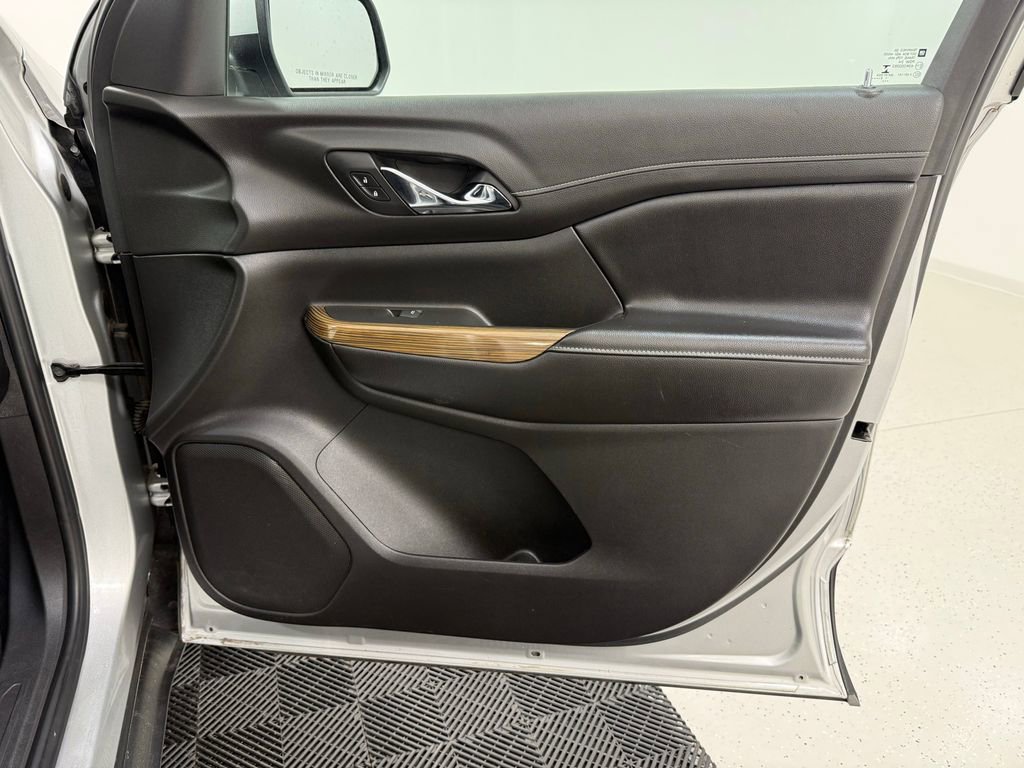 Used 2019 GMC Acadia SLE FWD image 26
