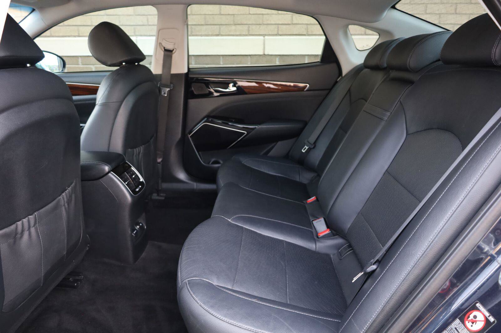 Used 2017 Kia Cadenza Premium FWD image 18