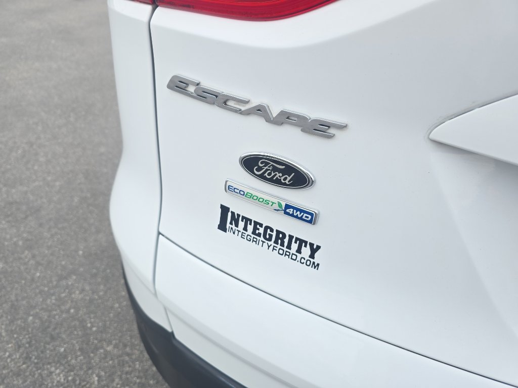 Used 2015 Ford Escape SE w/ Equipment Group 201A image 9