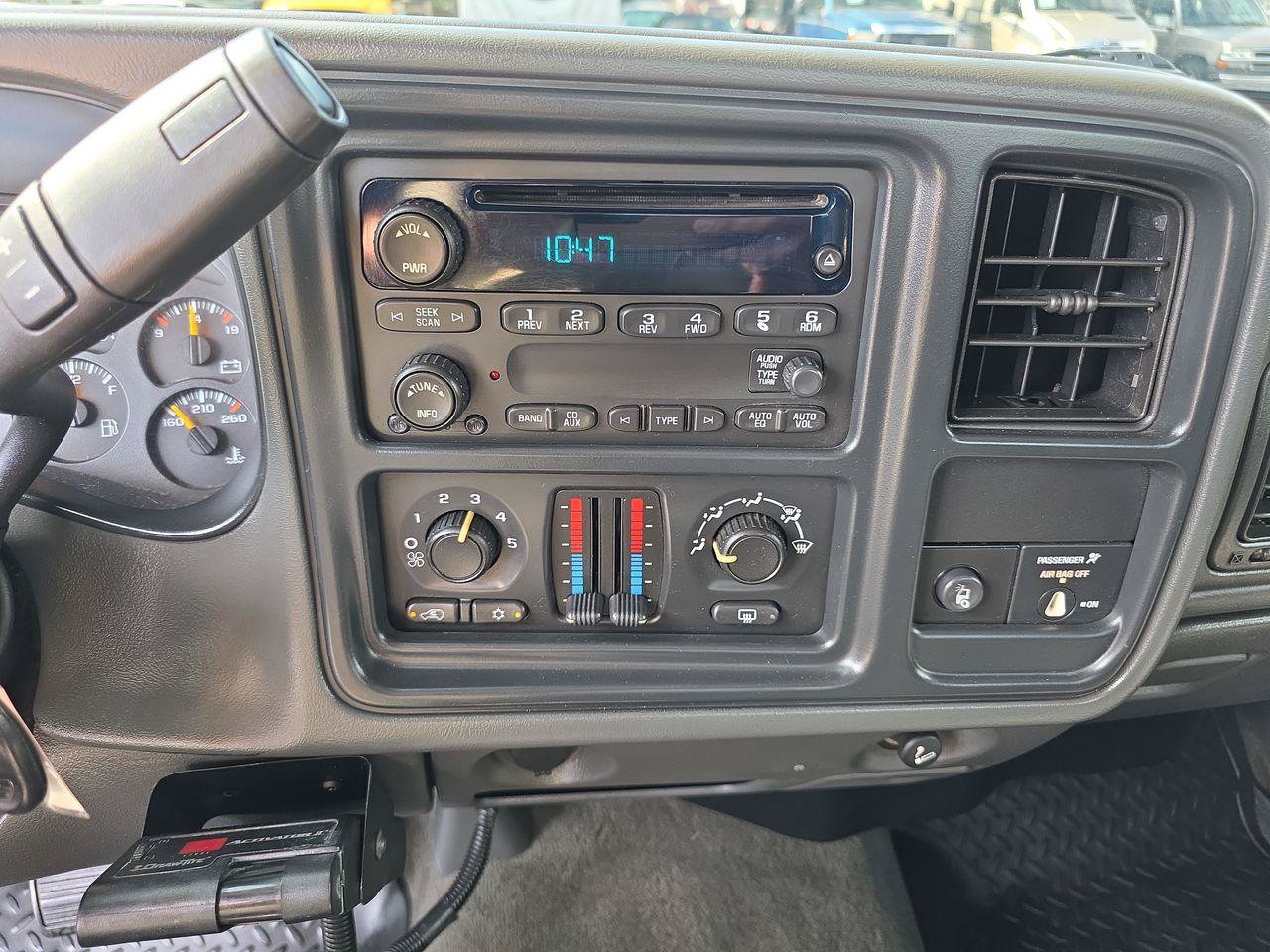 Used 2006 Chevrolet Silverado 2500 LT w/ Heavy-Duty Power Package AWD/4WD image 9