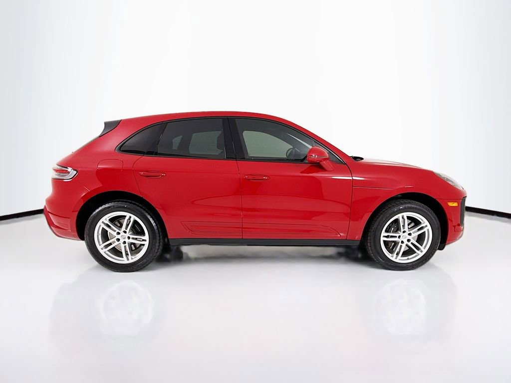 Certified 2025 Porsche Macan AWD/4WD image 8