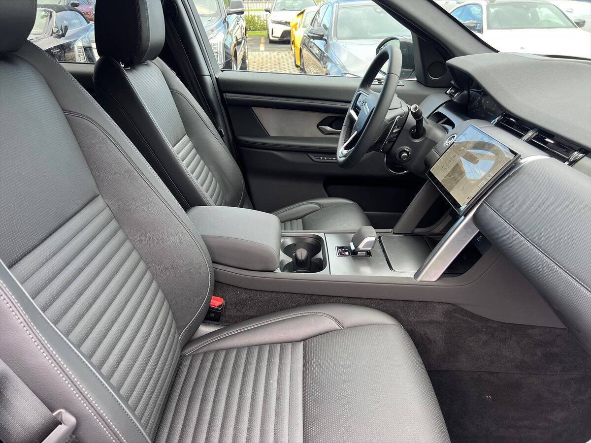 Used 2024 Land Rover Discovery Sport Dynamic SE AWD/4WD image 8