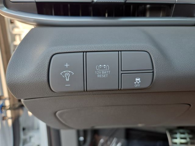 New 2025 Hyundai Elantra SEL FWD image 22