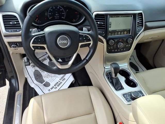 Used 2017 Jeep Grand Cherokee Limited image 16