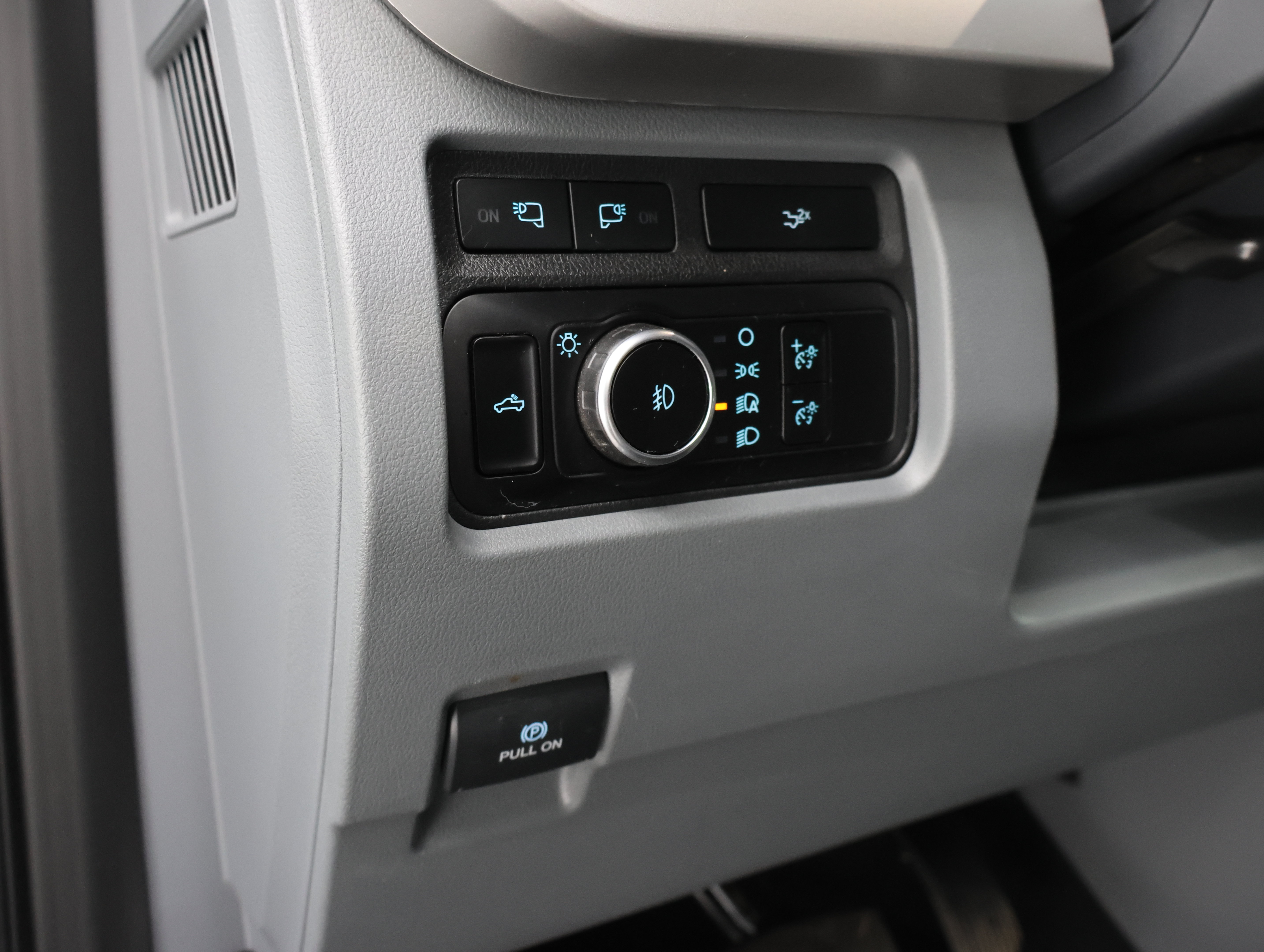 Used 2023 Ford F250 XLT w/ Black Appearance Package AWD/4WD image 46