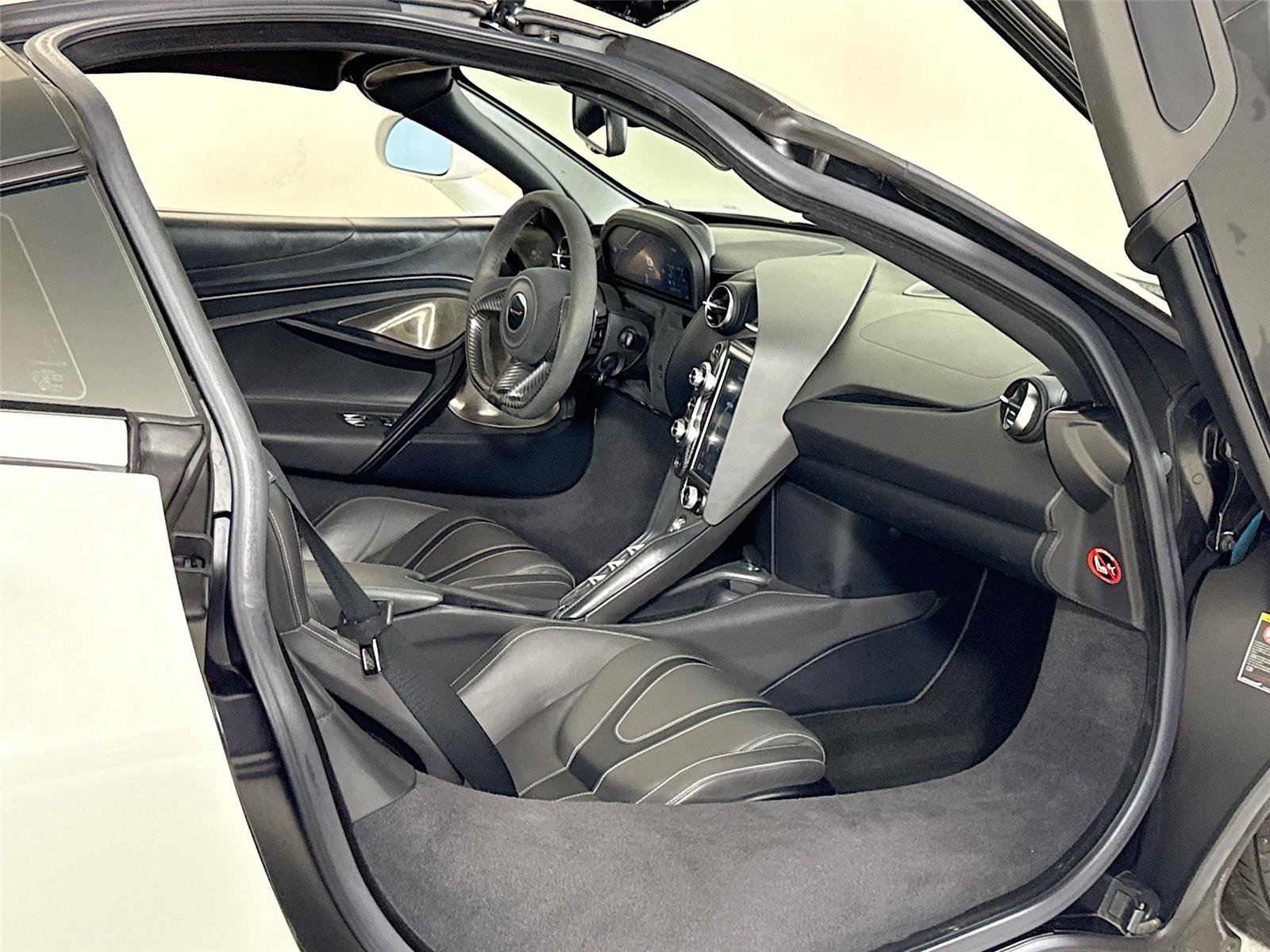 Used 2018 McLaren 720S image 23