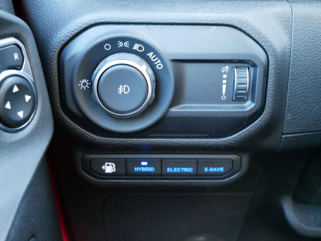 Used 2023 Jeep Wrangler Unlimited Sahara AWD/4WD image 29