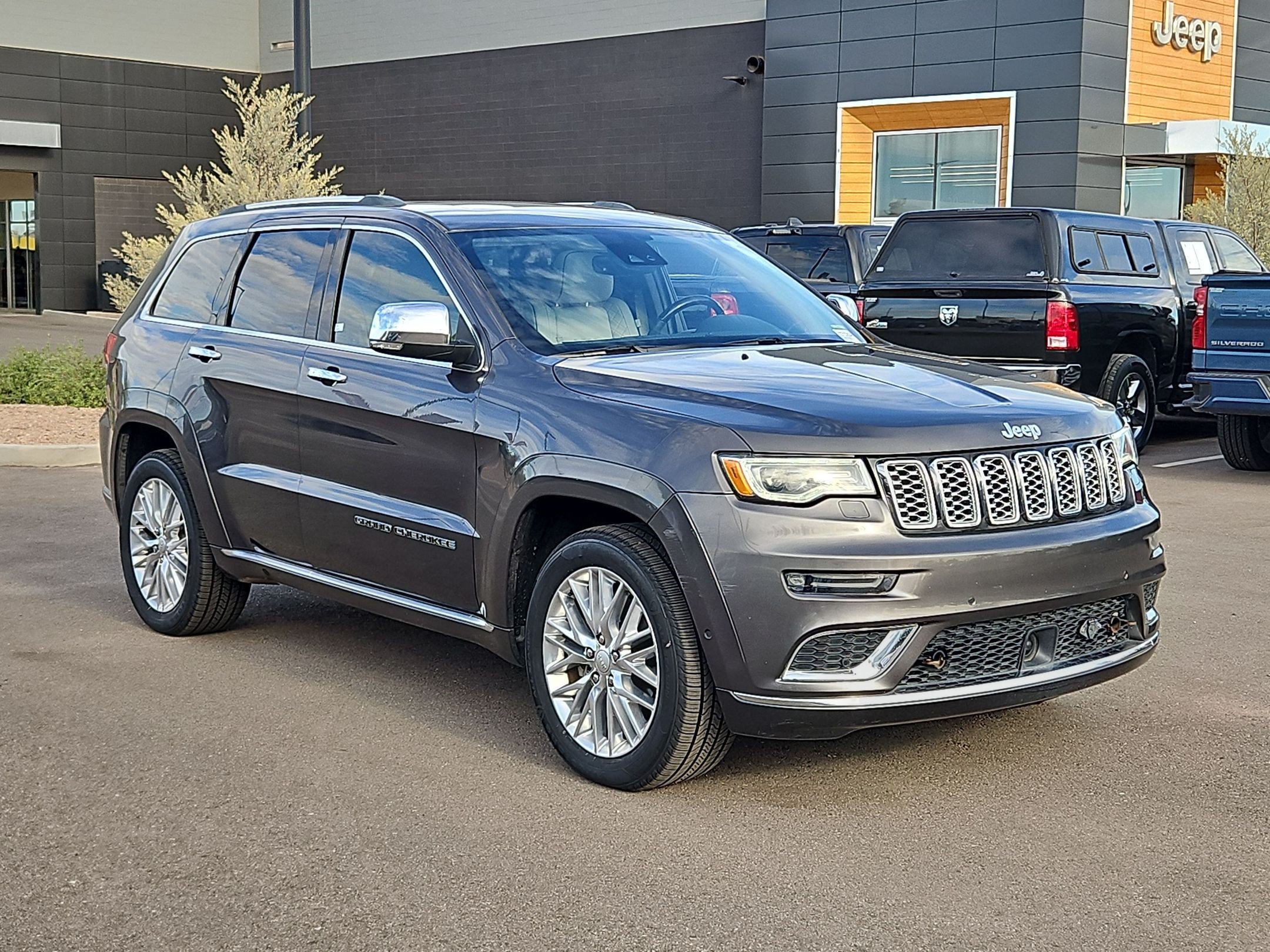 Used 2018 Jeep Grand Cherokee Summit AWD/4WD image 7