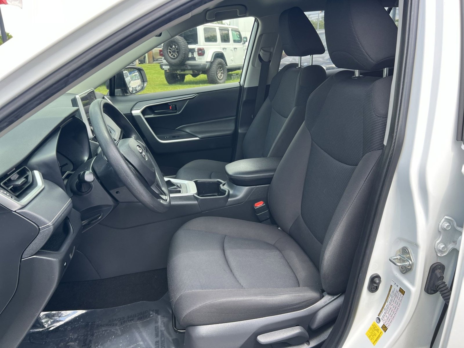 Used 2023 Toyota RAV4 LE AWD/4WD image 13