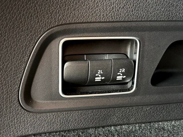 Used 2025 Mercedes-Benz GLS 580 4MATIC image 36