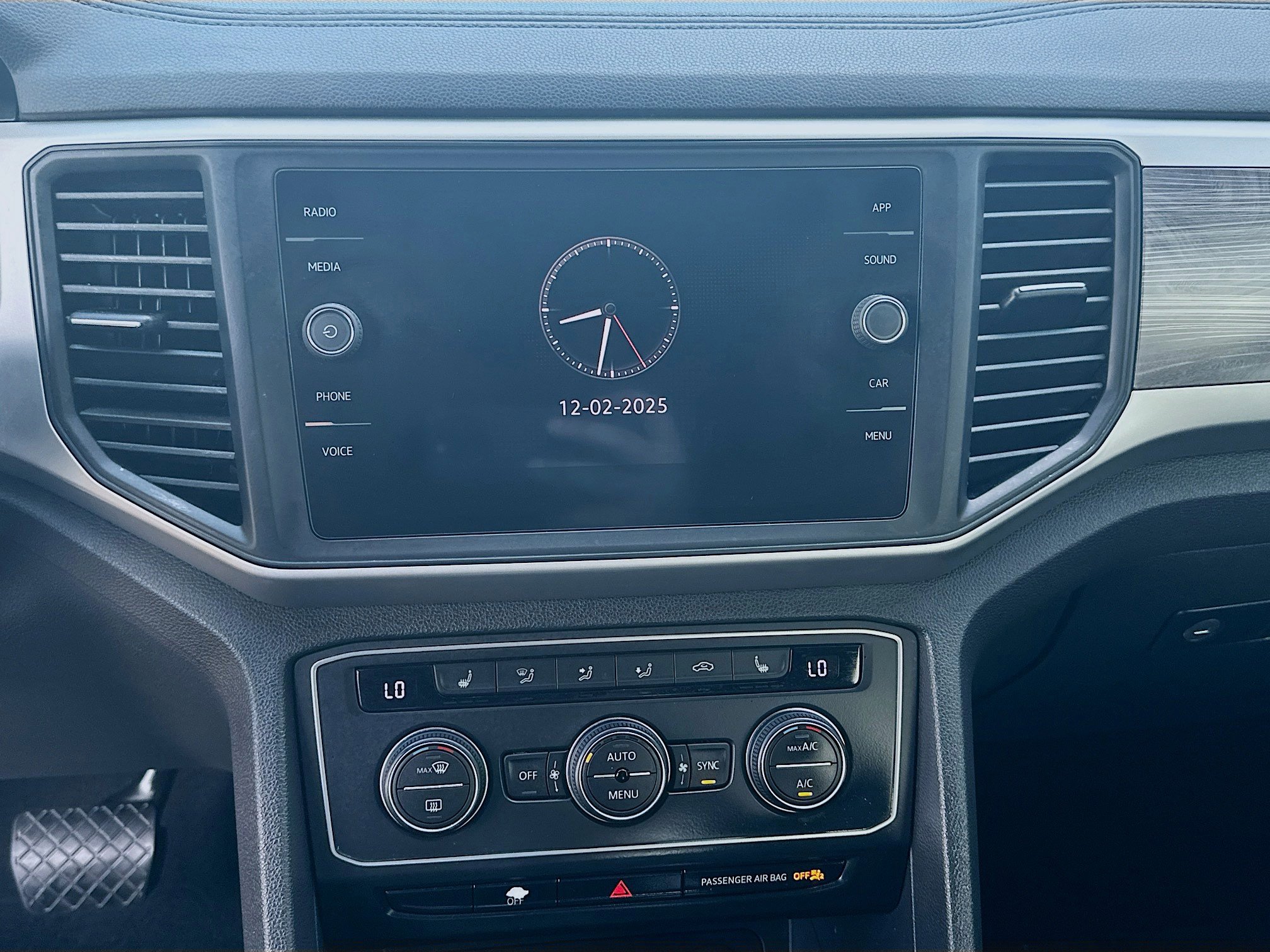 Used 2021 Volkswagen Atlas Cross Sport SE w/ V6 Towing Package image 12